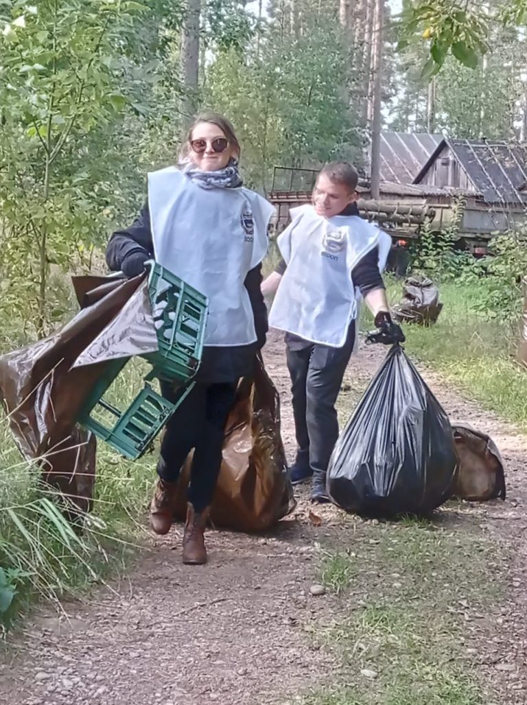 Более 2 тонн мусора собрали волонтеры ВООП во время уборки территории ООПТ "Гряда Вярямянселькя"