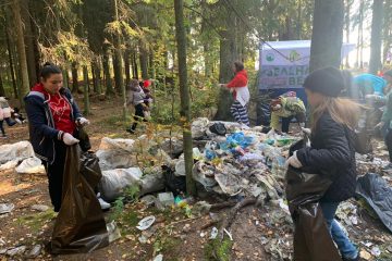 Школьники из 91 школы Санкт-Петербурга собрали 4 тонны мусора в заказнике "Котельский"