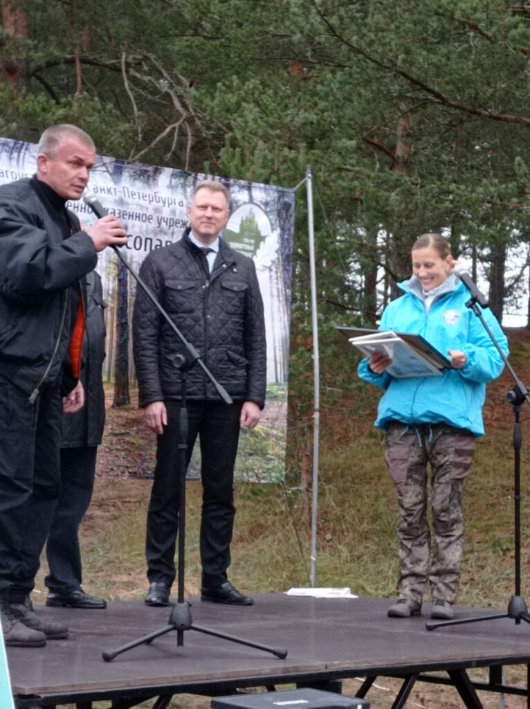 Участники акции "Сохраним лес" высадили 40 молодых сосен на территории "Сестрорецкого рубежа"