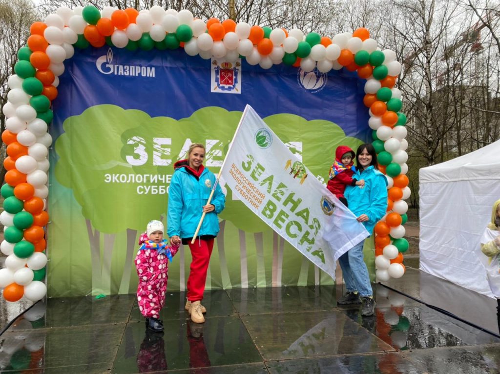 В Пионерском саду провели субботник