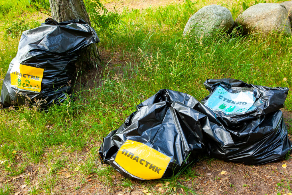 21 мешок мусора собрали волонтеры в рамках экологической акции на территории заказника «Лебяжий»