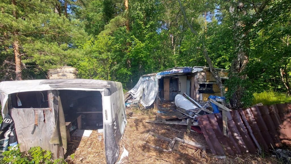 Для вывоза мусора, собранного волонтерами ВООП на Березовом острове, потребуется баржа