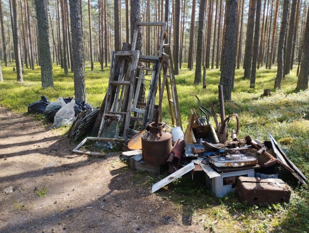 Волонтеры ВООП за три дня разобрали свалку на острове Большой Березовый